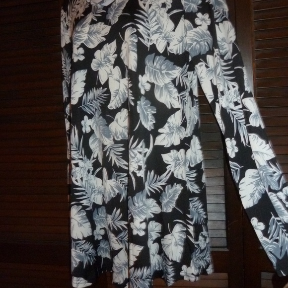 VIVILLI Black Gray & White Floral Leaf Print Tunic - Picture 5 of 8